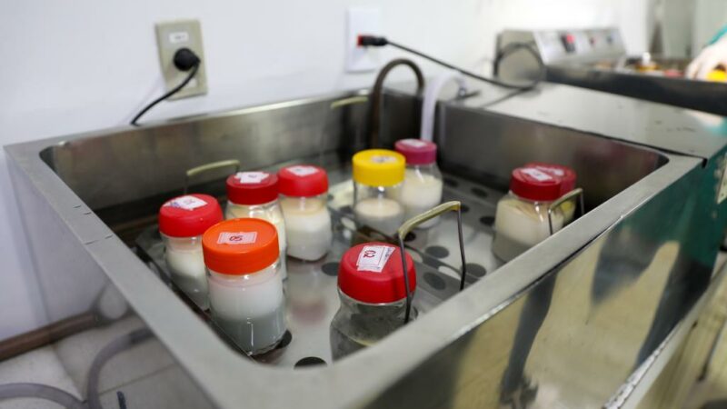 Distribuição de leite humano a prematuros internados foi de 2,1 mil litros em MT em 2025