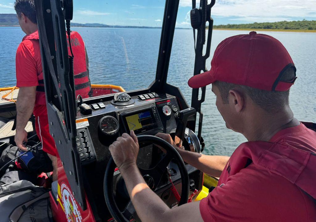 Corpo de Bombeiros localiza e resgata corpos de vítimas após naufrágio no Lago do Manso