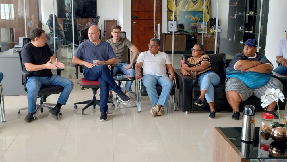 Prefeito reúne comerciantes de peixe e vereadores para discutir regularização do setor