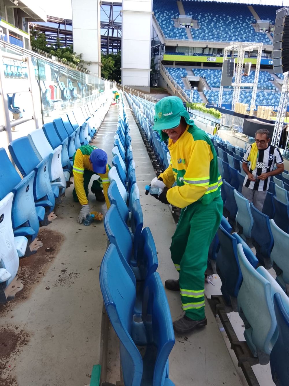 Serviços de limpeza garantem organização nos pontos de Carnaval