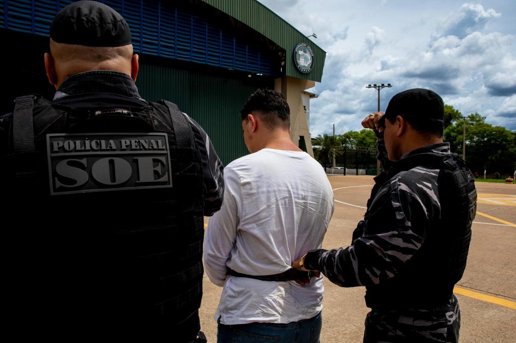 Acusado de matar sargento da PM é transferido para prisão de Cuiabá para responder pelo crime