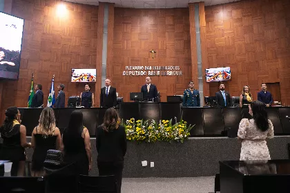 Sessão especial na ALMT homenageia personalidades com comendas, títulos e moções de aplausos