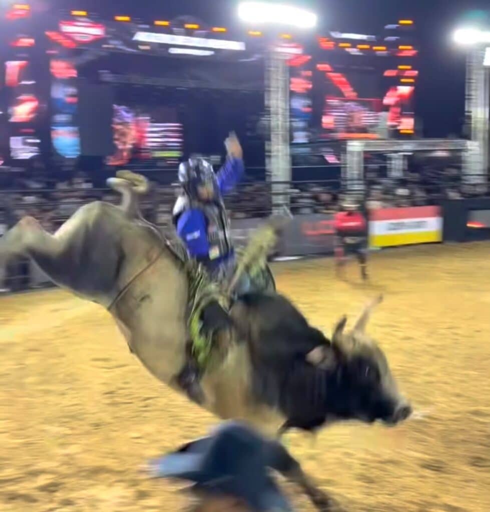 Alex Oliveira vence PBR Grand Rodeo em Sorriso e fatura R$ 250 mil