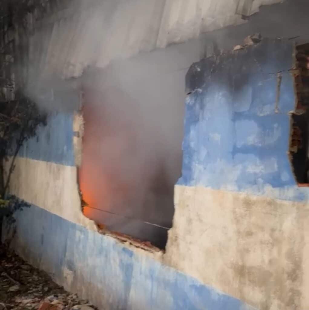 Fábrica de pães pega fogo em Cuiabá e bombeiros controlam situação