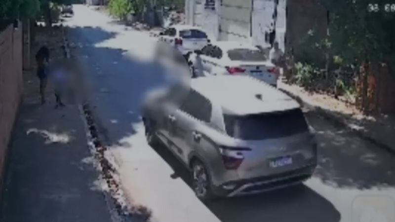 Criança morre atropelada após descer de carro por app